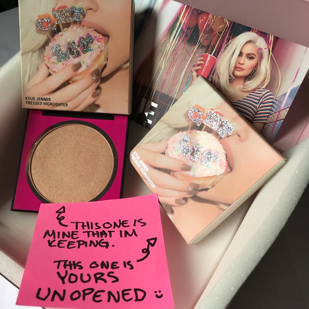 🥂Champagne Showers 🍾 Kylie Cosmetics Highlighter